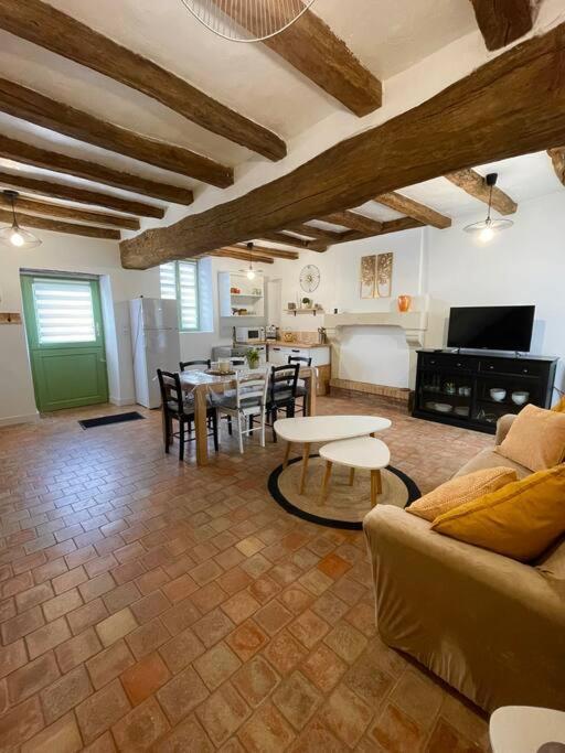 Maisons De Campagne. Vert. Brigne